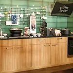 Bob W Centre